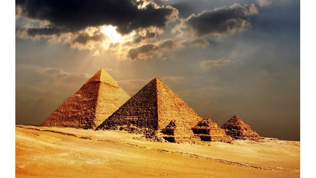 Digital Giza: Visualizing the Pyramids