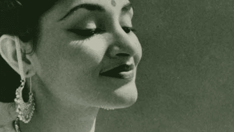 Dancing Odissi: Paratopic Performances of Gender and State